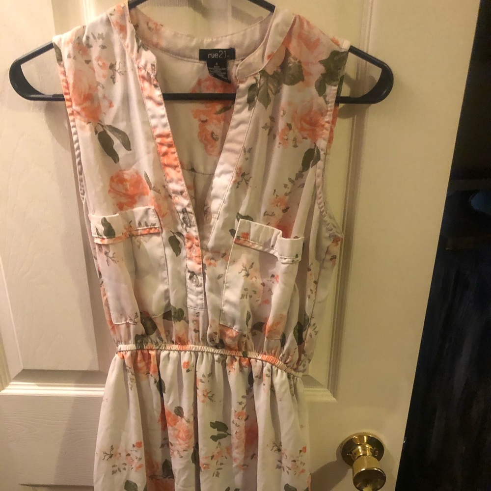 Sleeveless flowered dress